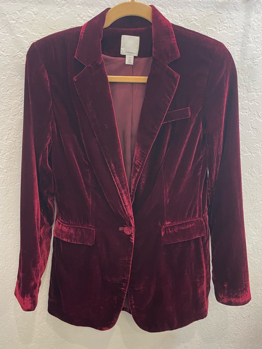 Halogen Velvet Blazer in Deep Burgundy